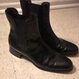 Women’s boots size 9